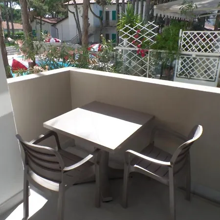 Wide Three-bedroom Flat In A Modern *
