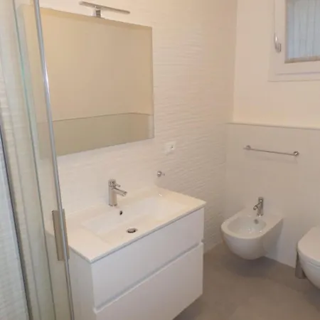 Apartment Wide Three-bedroom Flat In A Modern *