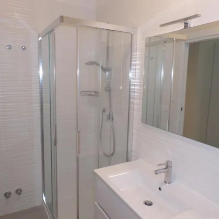 Wide Three-bedroom Flat In A Modern