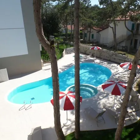 Wide Three-bedroom Flat In A Modern *