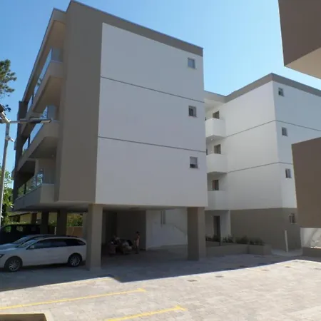 Wide Three-bedroom Flat In A Modern Apartment Bibione