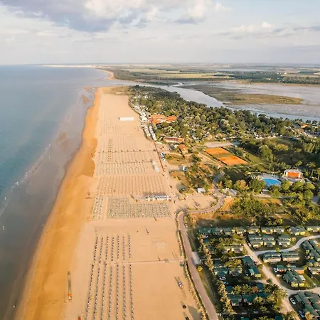 Wide Three-bedroom Flat In A Modern * Bibione